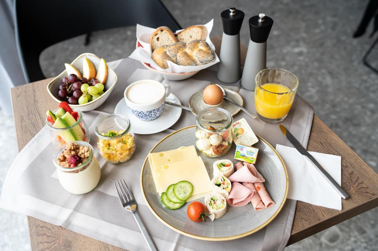 Schlafraum Schluesslberg-dein Smartes Hotel-contactless Check-in Bed & Breakfast *
